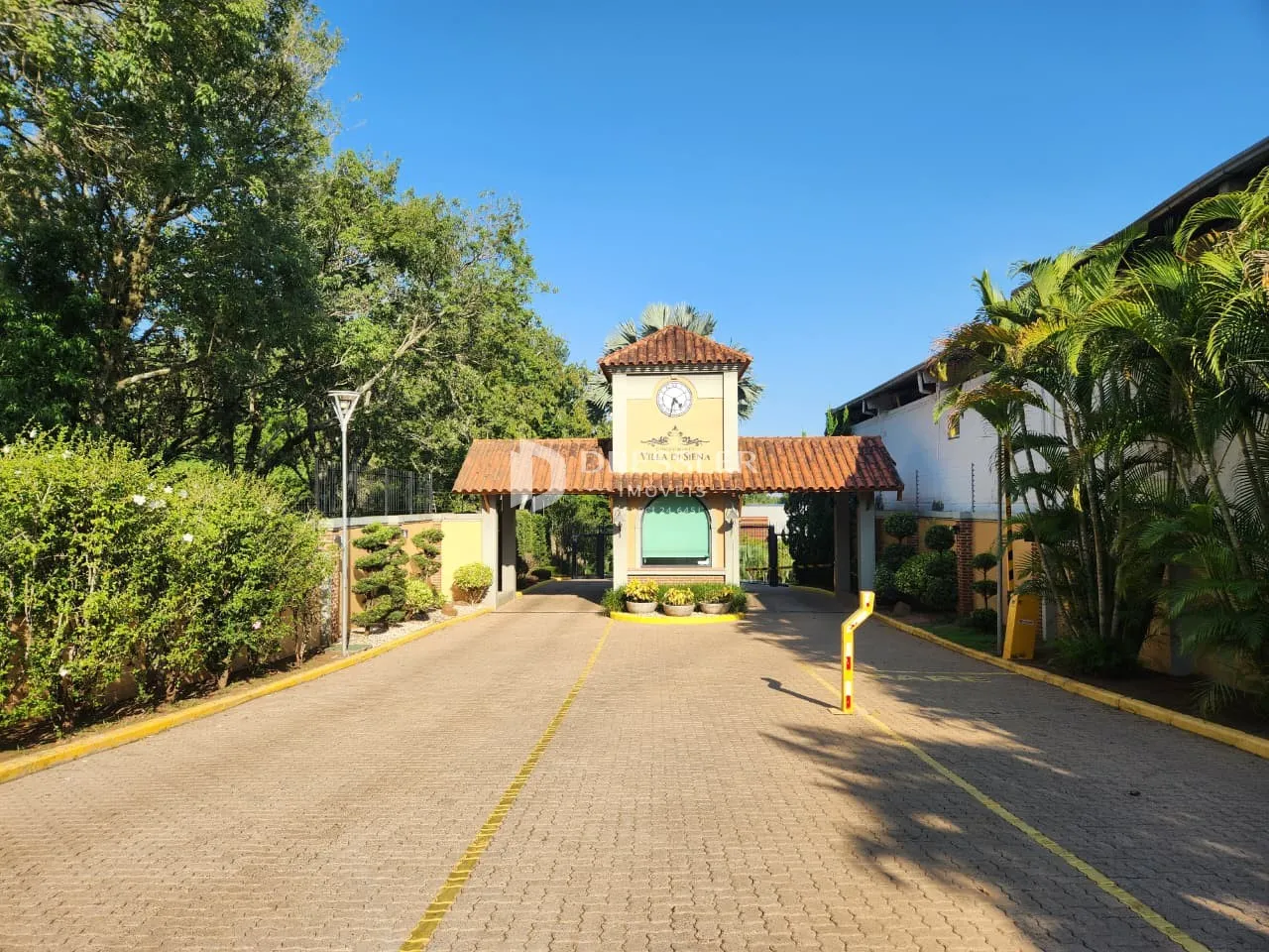 Vista da entrada de um condomínio residencial em Lajeado, Brasil.