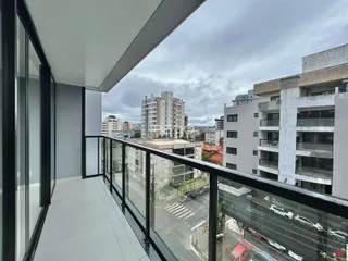 Vista da varanda com vista para a paisagem urbana de Lajeado.