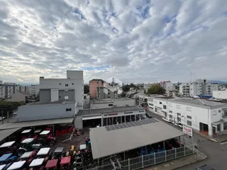 Vista aérea de um complexo de edifícios industriais em Lajeado.