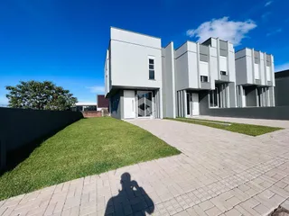 Fachada moderna de um conjunto residencial em Lajeado, Brasil.