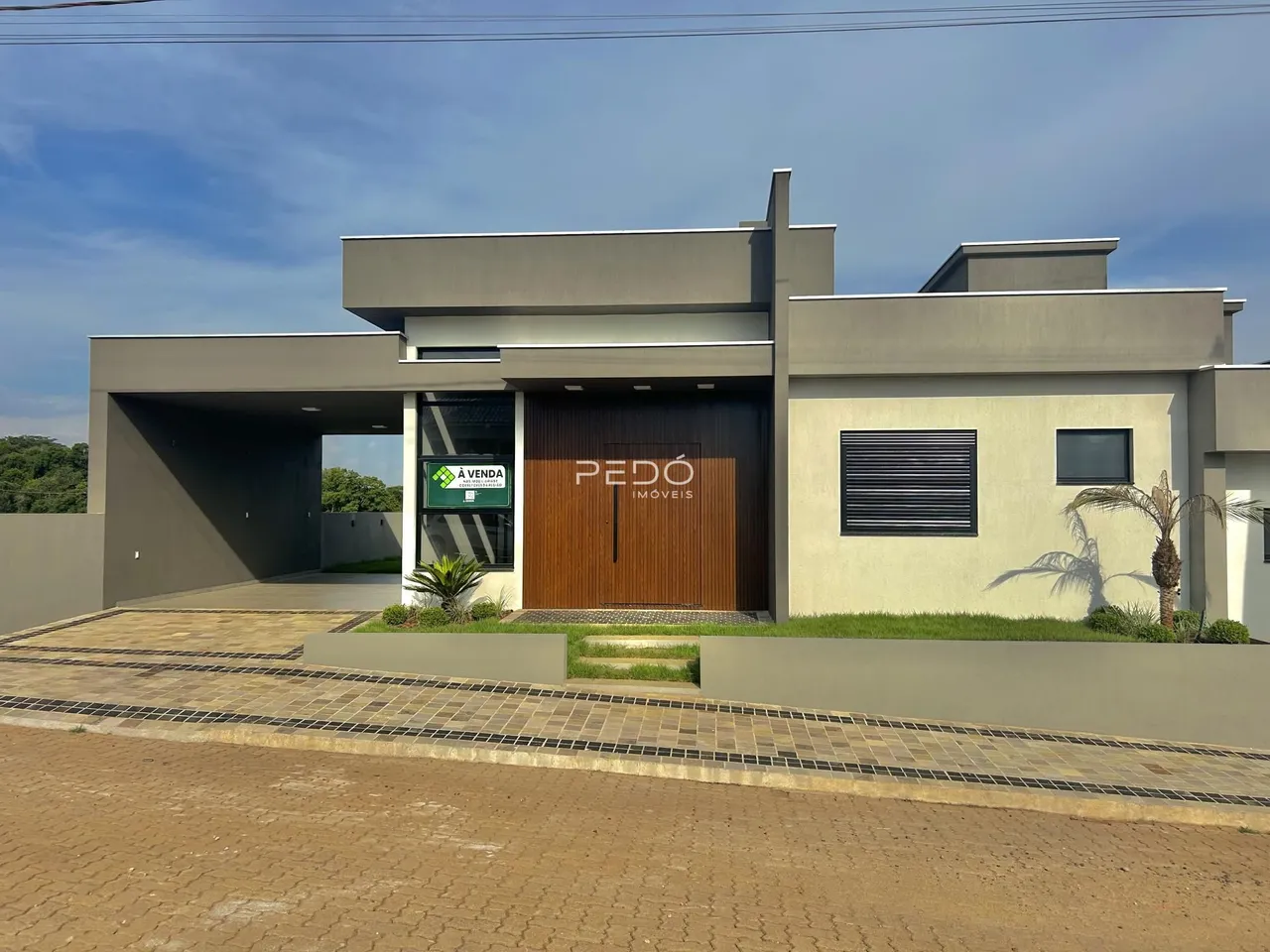 Fachada moderna de uma residência em Lajeado, Brasil.