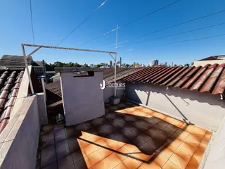 Vista de um terraço com piso de cerâmica em Lajeado, Brasil.