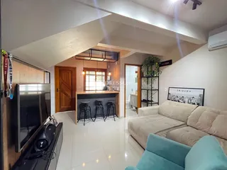 Sala de estar com ambiente integrado de cozinha e jantar em Lajeado.