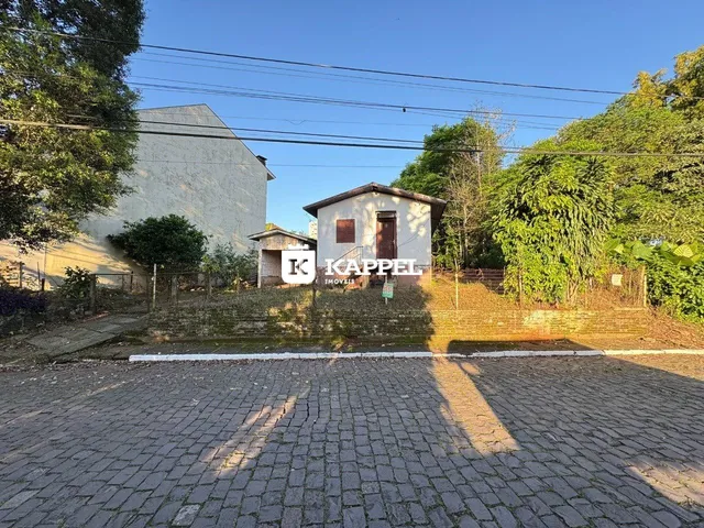 A fachada de uma casa em Lajeado, Brasil, sob luz do dia.