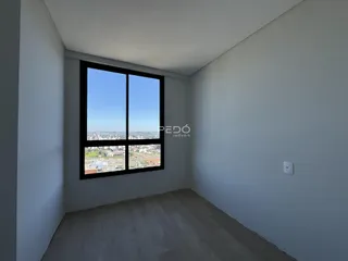Vista de uma janela de um cômodo com vista para a paisagem urbana de Lajeado.