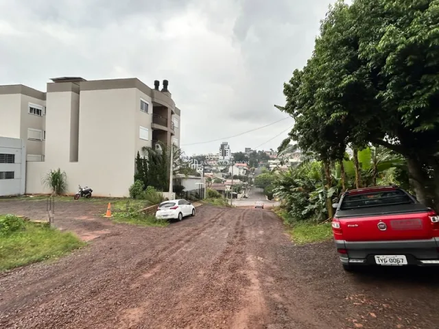 Vista da estrada de acesso a uma residência em Lajeado, Brasil.