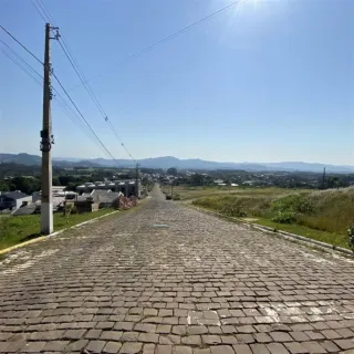Vista de uma estrada pavimentada em Lajeado, Brasil.