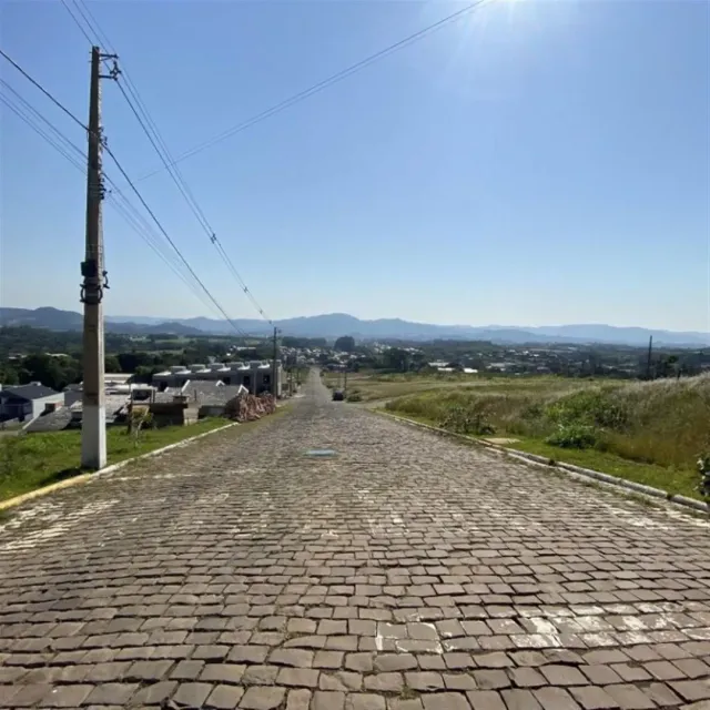 Vista de uma estrada pavimentada em Lajeado, Brasil.