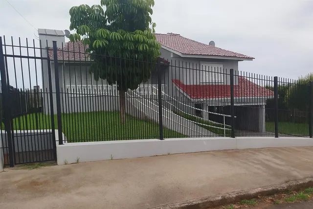 Casa com 8 dormitórios