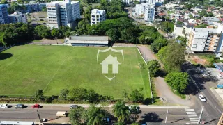 Vista aérea de um grande campo gramado em Lajeado, Brasil.