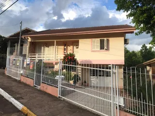 Casa com 4 dormitórios, foto 1