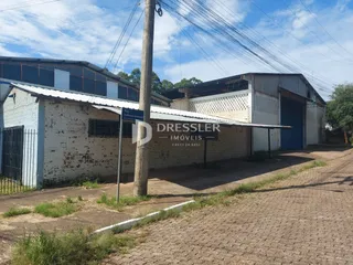 Fachada de um imóvel em Lajeado, Brasil com revestimento de metal.
