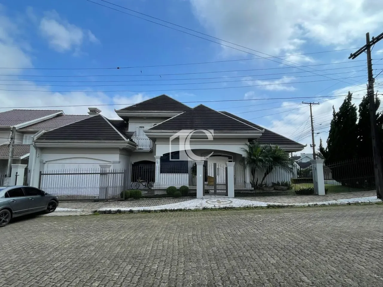 Casa com 4 dormitórios, foto 1