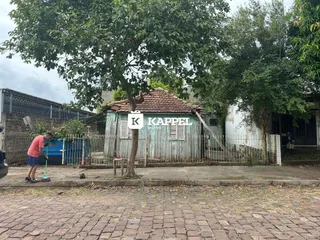 Vista externa de uma casa com telhado de telhas vermelhas em Lajeado.