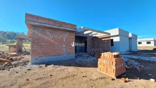 Fachada de construção de um imóvel em Lajeado, Brasil com tijolos aparentes.