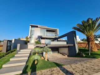 Casa com 4 dormitórios, foto 1