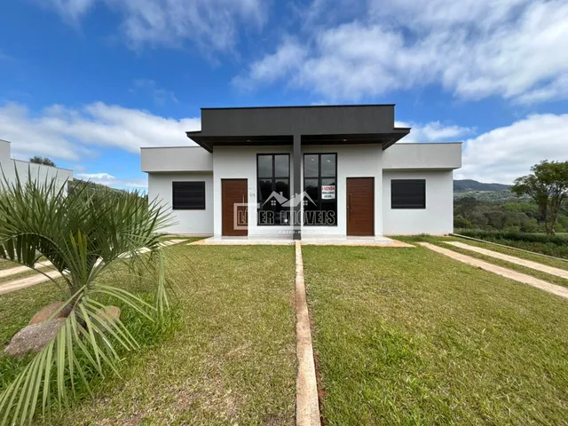 Casa geminada com 2 dormitórios