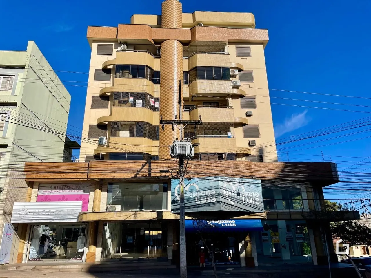Fachada de um prédio residencial em Lajeado, Brasil.