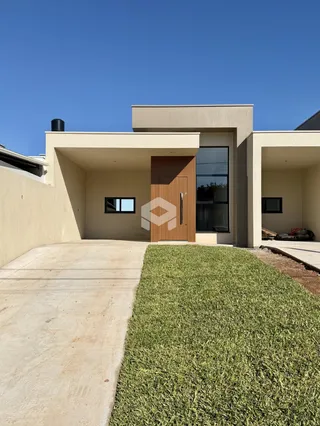 Fachada de uma casa em Lajeado, Brasil, com jardim e entrada.