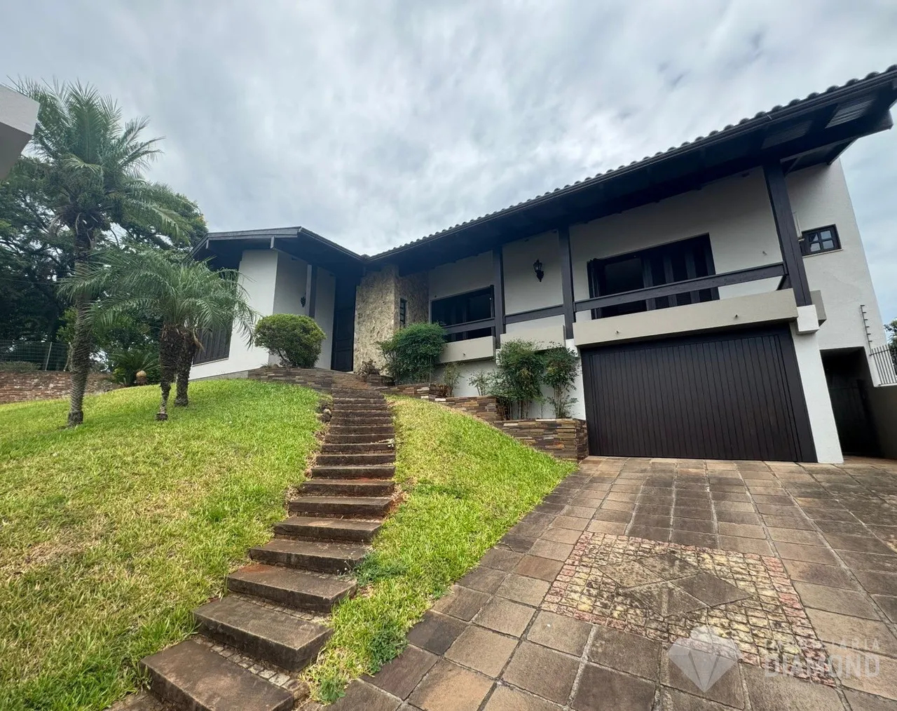 Casa com 4 dormitórios, foto 1