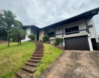 Casa com 4 dormitórios, foto 1