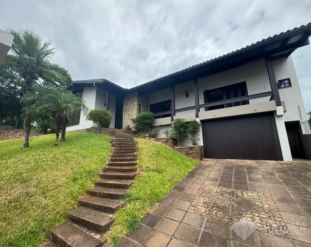 Casa com 4 dormitórios
