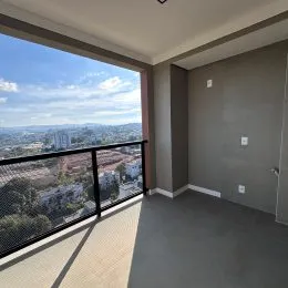 Vista panorâmica da paisagem urbana de Lajeado vista pela janela.