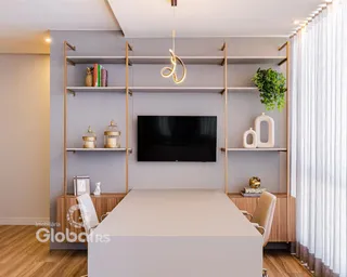 Sala de estar com estantes de madeira e decoração moderna.