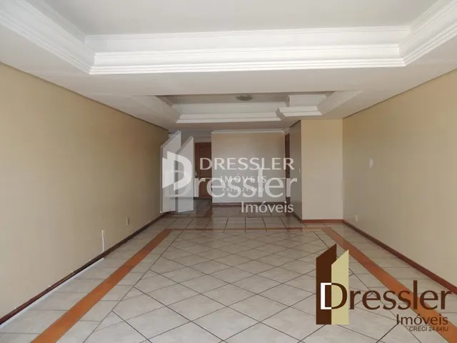 Vista de um corredor interno de uma propriedade em Lajeado.