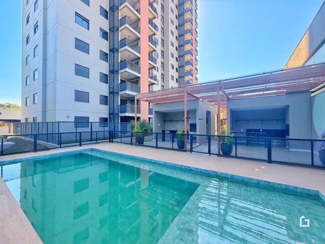 Imóvel residencial em Lajeado, Brasil, com piscina e fachada moderna.