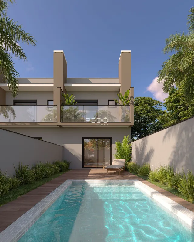 Vista da fachada de uma residência com piscina e deck no Brasil.