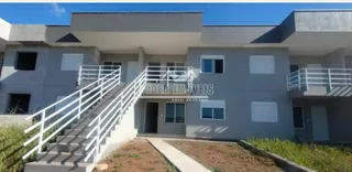 Fachada de uma residência em Lajeado, Brasil com escadarias e varandas.