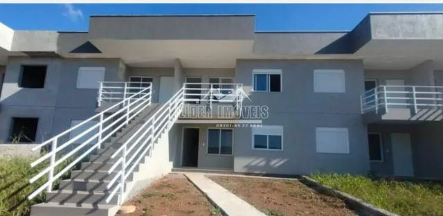 Fachada de uma residência em Lajeado, Brasil com escadarias e varandas.