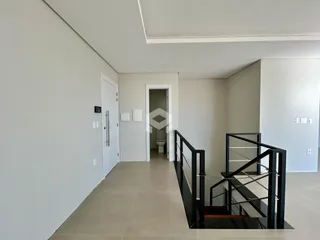 Hall de uma propriedade em Lajeado, Brasil, mostrando um corredor interno.