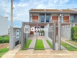 Vista externa de uma residência com portão de segurança em Lajeado, Brasil.