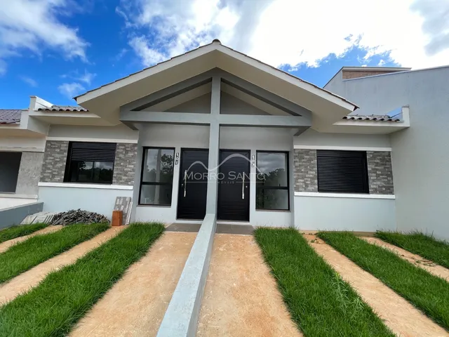 Casa geminada com 2 dormitórios