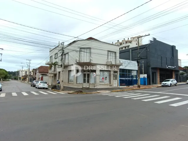 Fachada de um imóvel em Lajeado, Brasil, mostrando uma esquina da rua.
