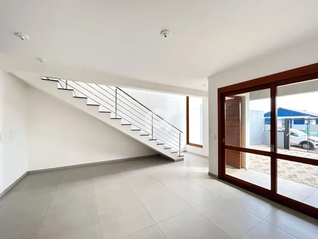 Vista de um hall com escadaria moderna em um imóvel em Lajeado.