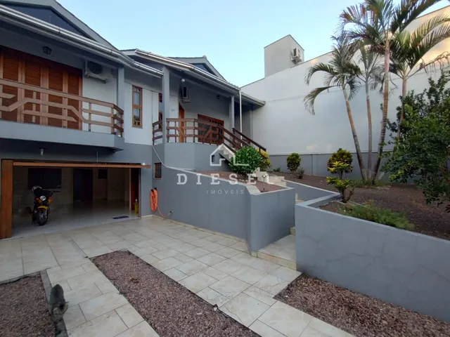 Casa com 4 dormitórios