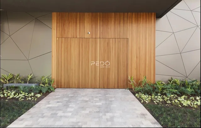 Fachada de uma residência com revestimento de madeira em Lajeado.