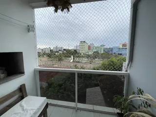 Vista da paisagem urbana de Lajeado vista através de uma cerca.
