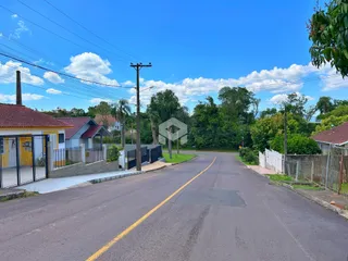 Vista da rua com casas residenciais em Lajeado, Brasil.