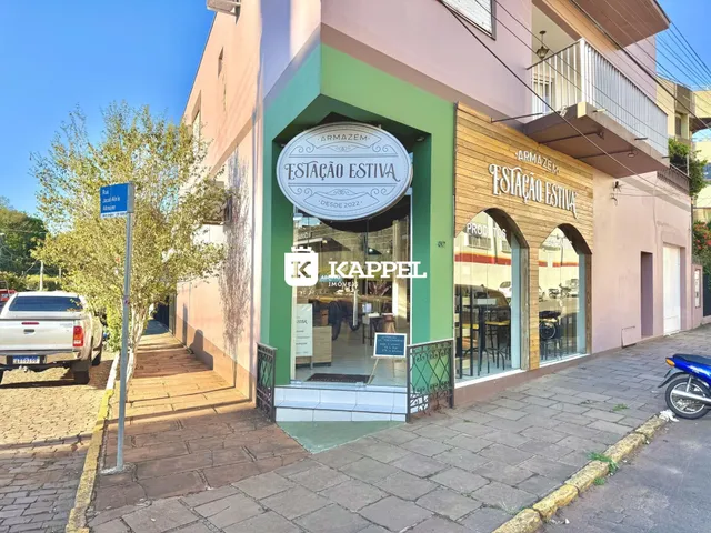 Fachada de um prédio comercial em Lajeado, Brasil.