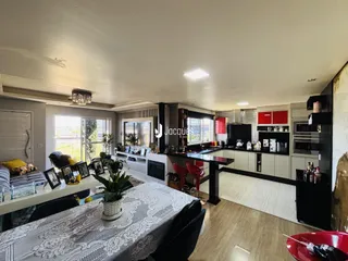 Sala de estar e cozinha moderna de um imóvel em Lajeado, Brasil.