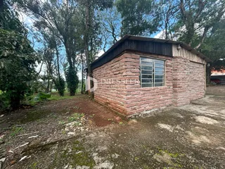 Fachada de uma construção de tijolos vermelhos em Lajeado.