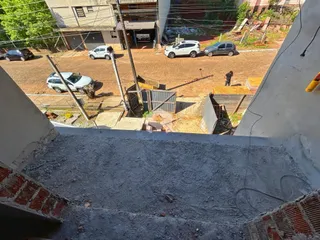 Vista externa de uma propriedade em Lajeado, Brasil, mostrando o quintal e a cerca.
