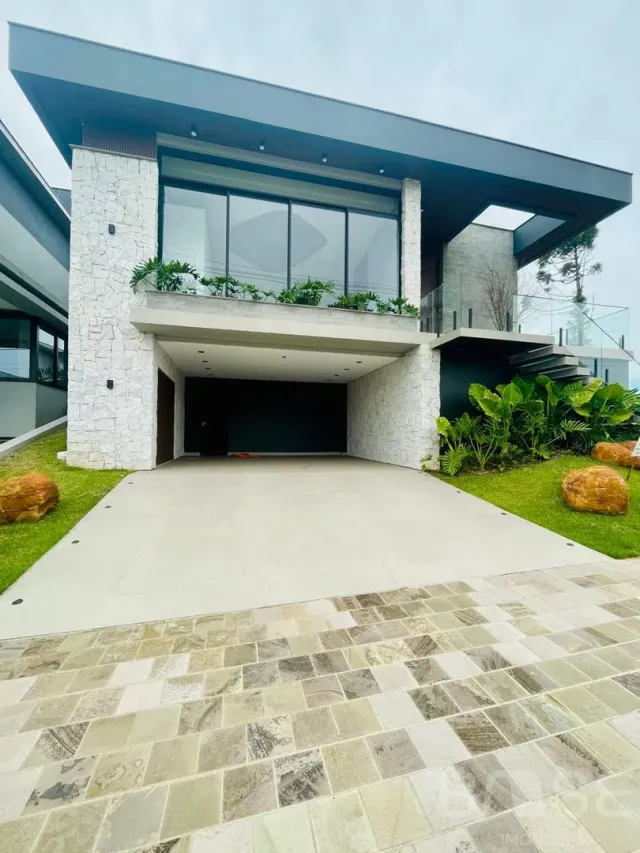 Casa com 3 dormitórios