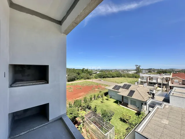 Vista externa de uma residência em Lajeado, Brasil, mostrando a fachada e o quintal.