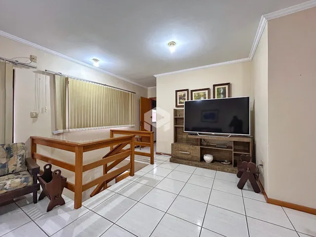 Sala de estar com piso de cerâmica e móveis de madeira.