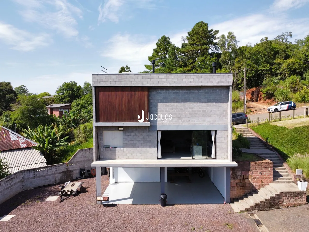 Fachada moderna de uma residência em Lajeado, Brasil.